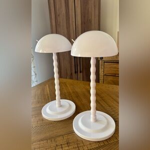 👩🏻 👱🏻‍♀️ Set of (2) White Wig Stands - Easy Assembly + ⭐️ (2) FREE wig caps! ⭐️